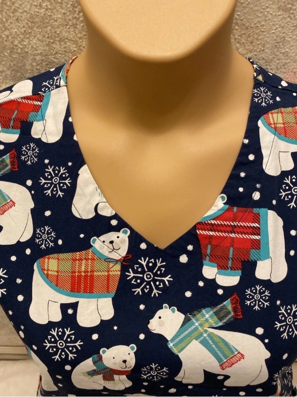 Women’s Navy Polar Bear Winter Print V-Neck Scrub Top - Picture 4 of 15